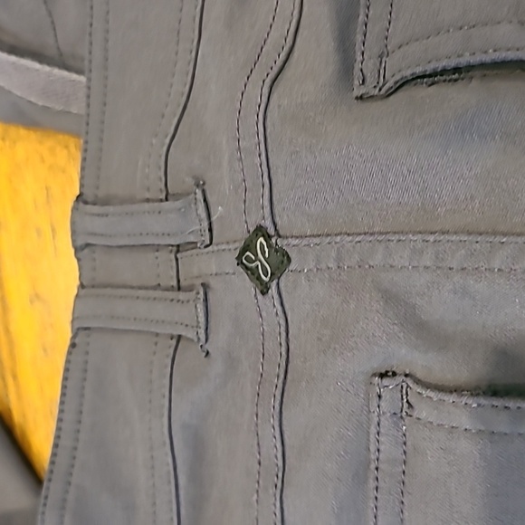 Prana women's size 4 pants/capri grey pants. - Picture 8 of 8